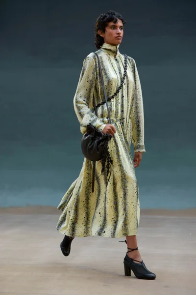 Look 1